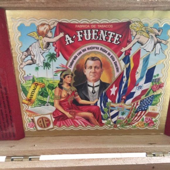 A Fuente Flor Fina 8-5-8 Cigar Box - Picture 6 of 9